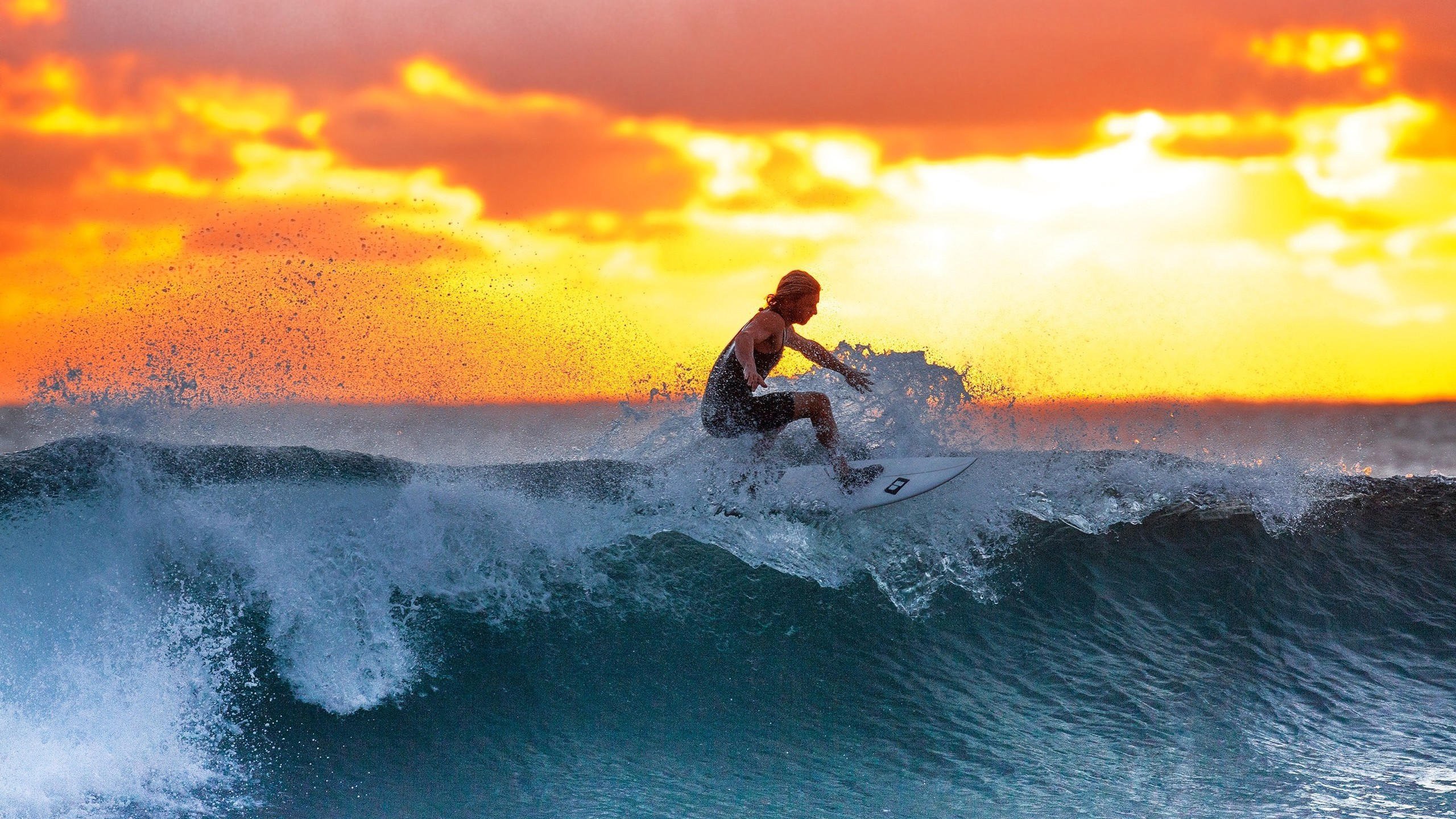 世界高尔夫联赛：短杆判断与心理稳定性并行影响赛场走势，高尔夫球短杆距离控制